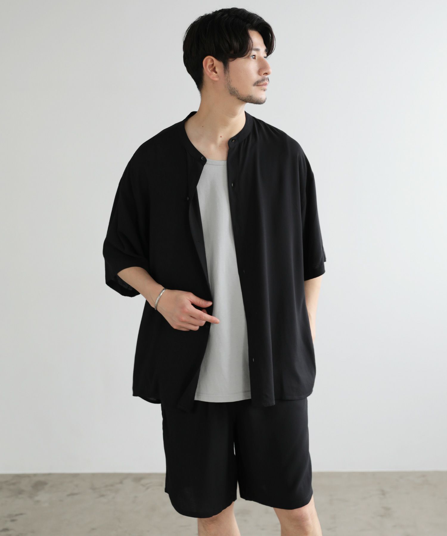 涼感レーヨン半袖バンドカラーシャツ＆ショートパンツセットアップ巾着 