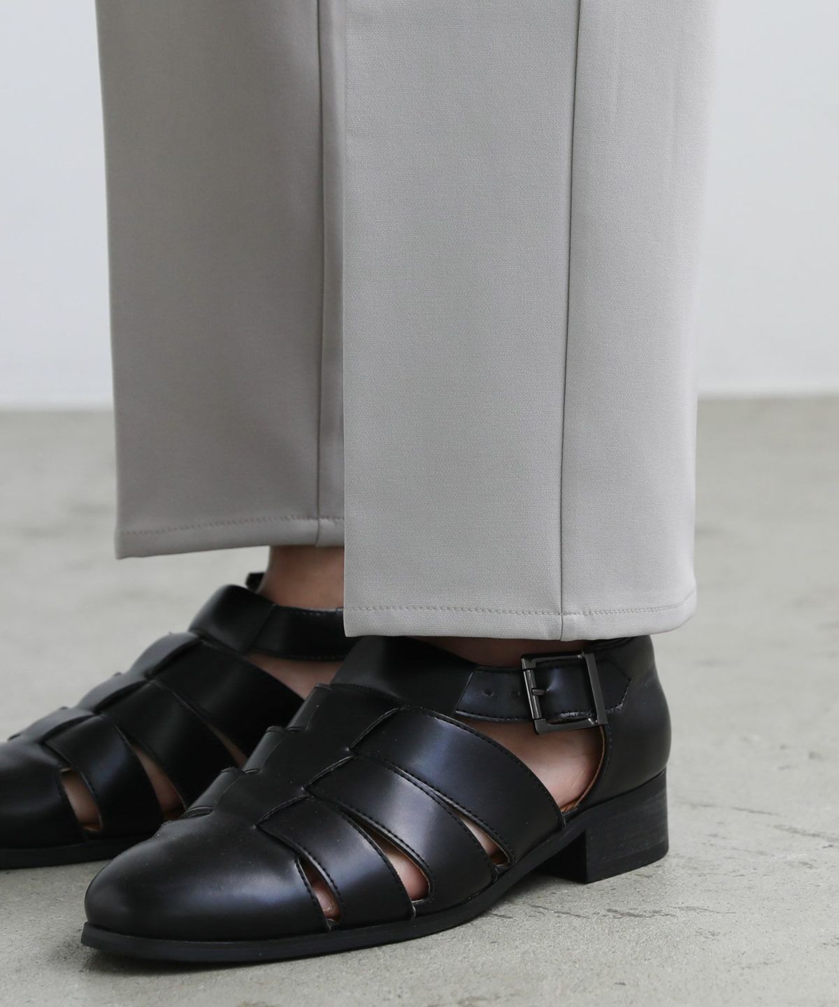 リラクシングシルエットセンタープレススラックスパンツ