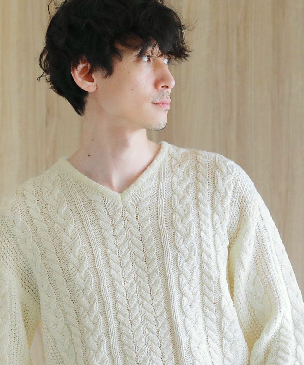 ケーブル編みVネックニット(ふんわりモチモチ素材) 通販【ニッセン】