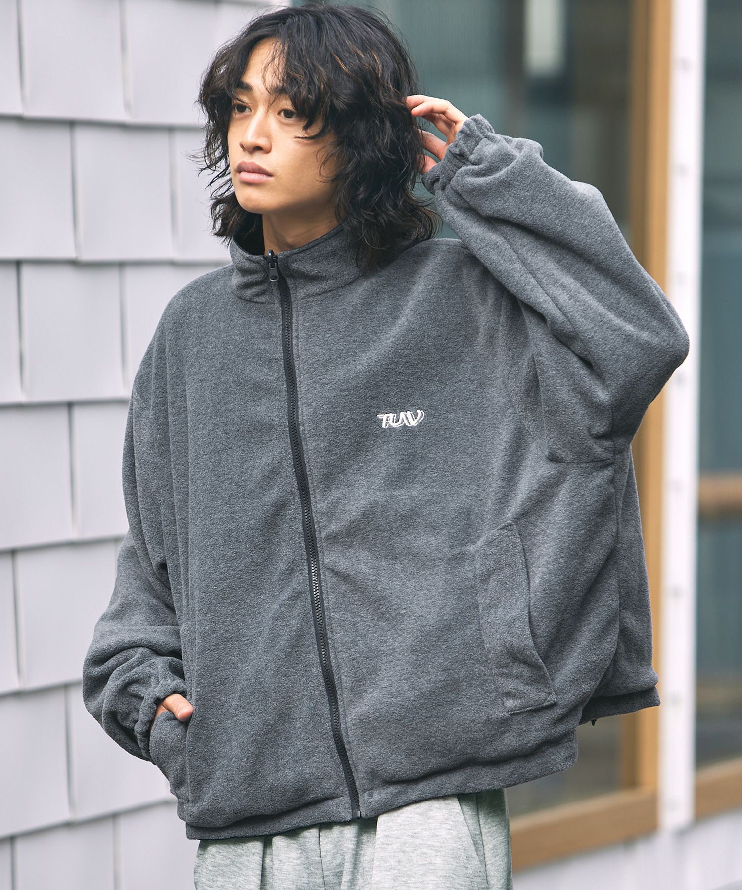 胸刺繍ロゴ裾ドローコードリバーシブルテックナイロン＆フリース長袖  