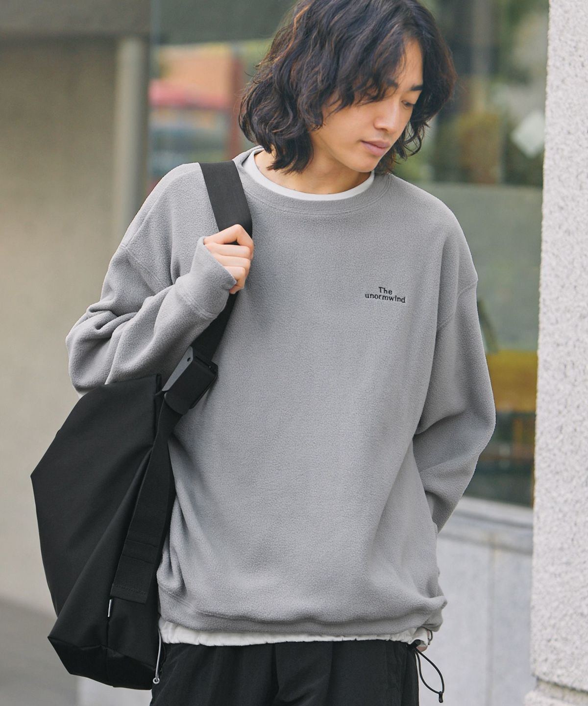 テックフリース胸刺繍ロゴ裾ドローコード長袖スウェット